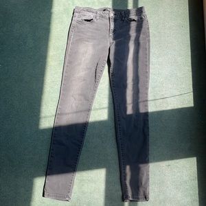 Joe’s ‘The Skinny’ Jeans